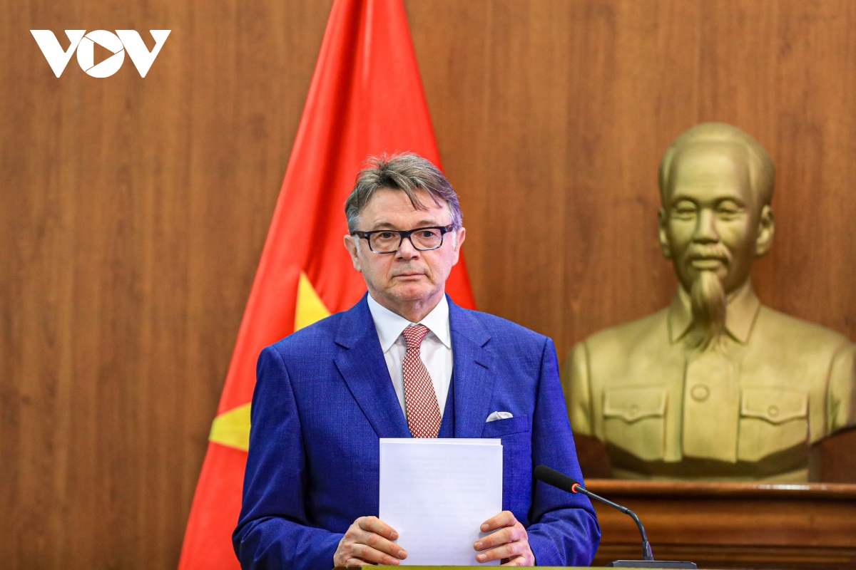 tan hlv truong Dt viet nam philippe troussier chinh thuc ra mat hinh anh 8