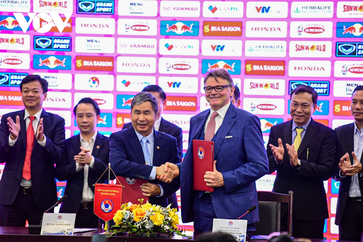 tan hlv truong Dt viet nam philippe troussier chinh thuc ra mat hinh anh 7