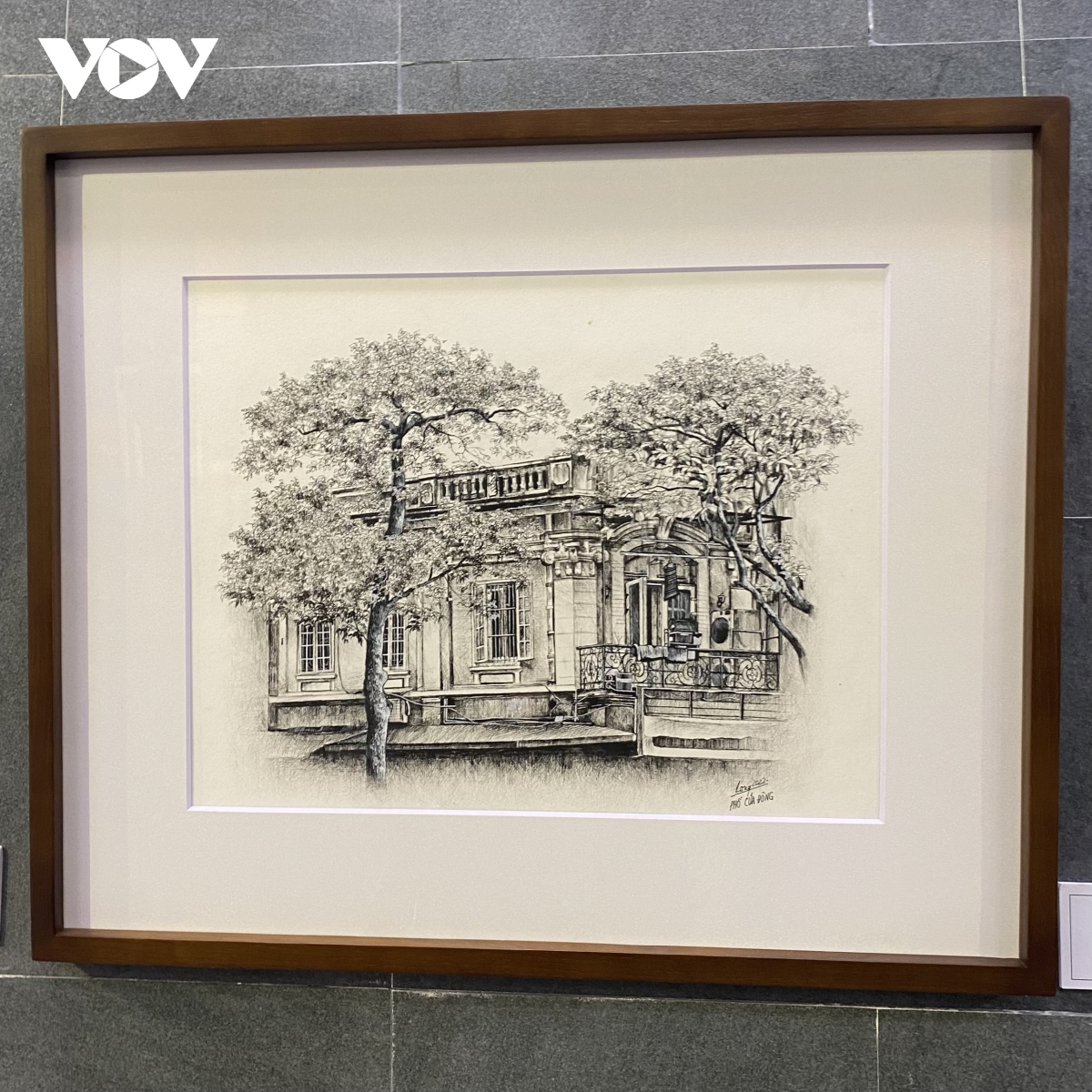 trien lam tranh ha noi cua chang hoa si 18 tuoi vuot len so phan hinh anh 13