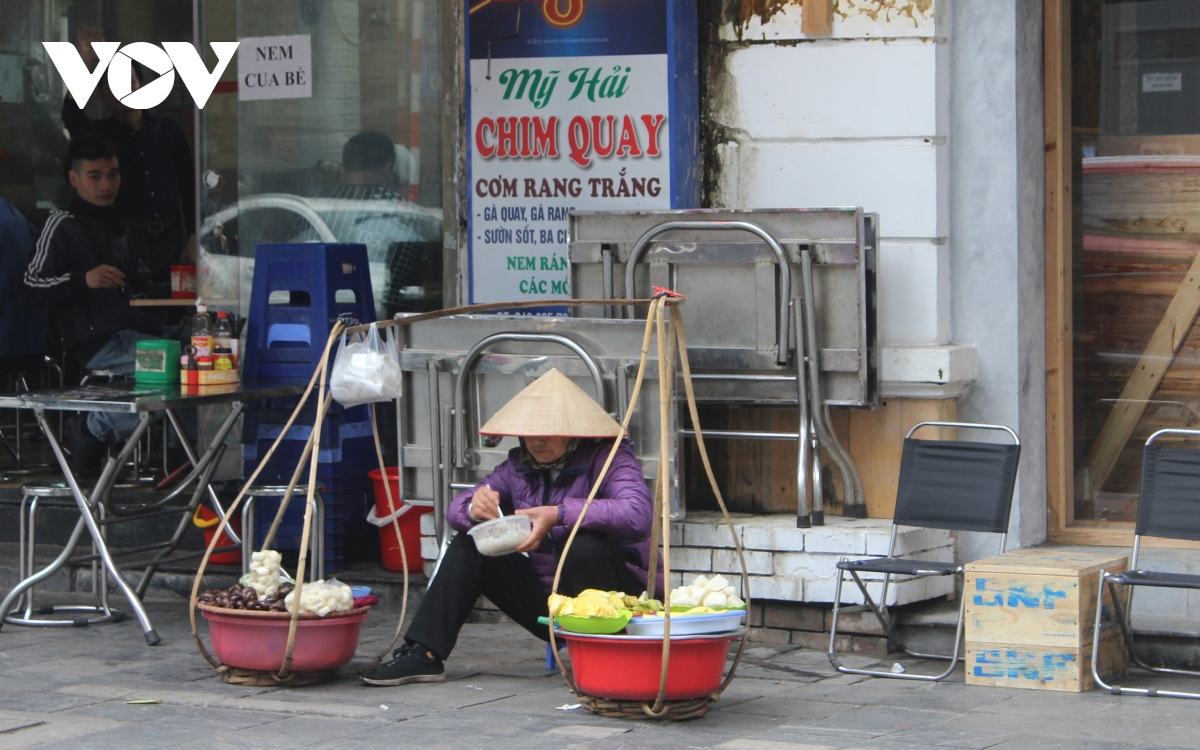 nhung phu nu vat va muu sinh o thu do khong biet den ngay 8 3 hinh anh 10