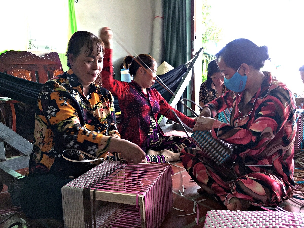 tu nguoi phu ho tro thanh co giao day nghe dan gio hinh anh 3