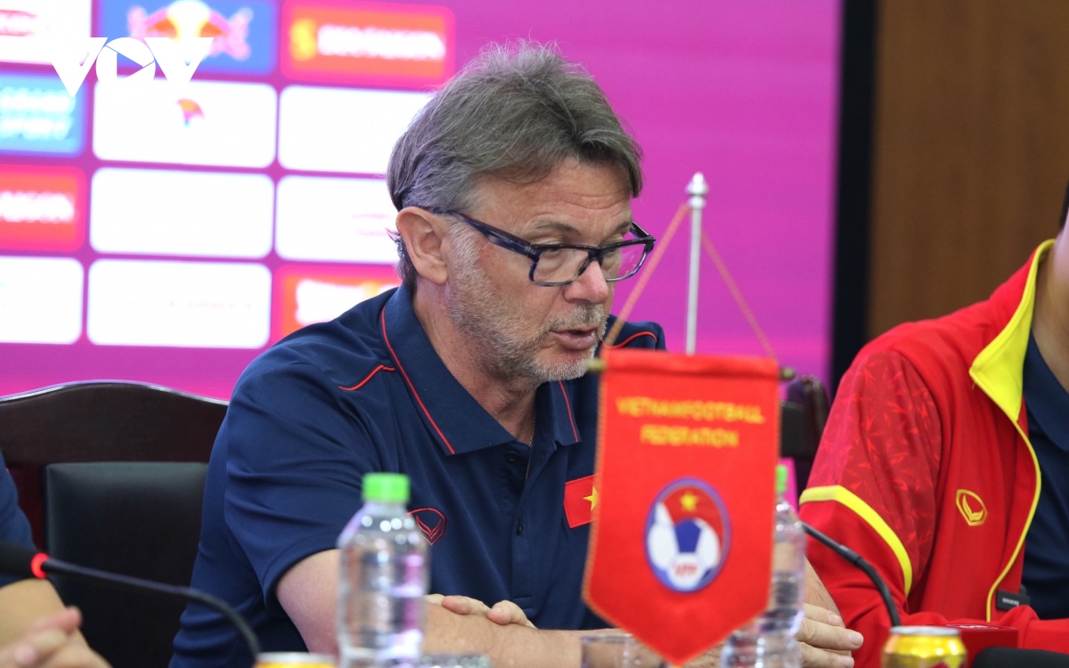 hlv troussier bo sung 4 cau thu u20 de cai thien diem yeu cua u23 viet nam hinh anh 1