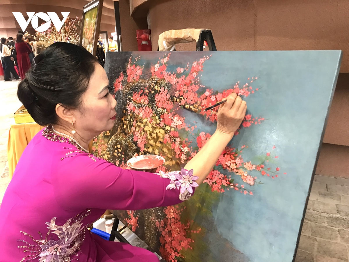 ton vinh 10 nu nghe nhan va quang ba san pham sang tao lang nghe truyen thong hinh anh 3