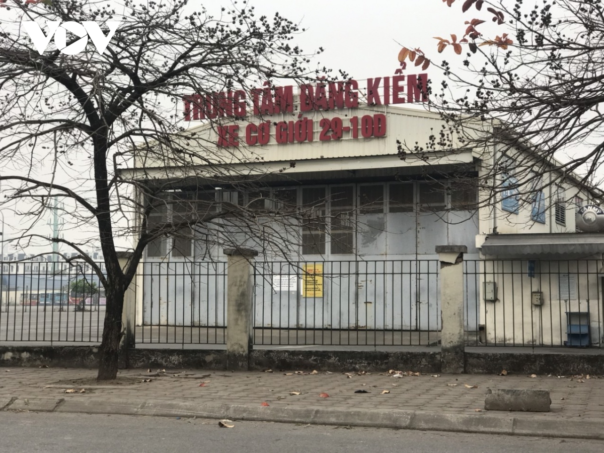 ha noi tai dien canh xep hang cho dang kiem trong dem hinh anh 6