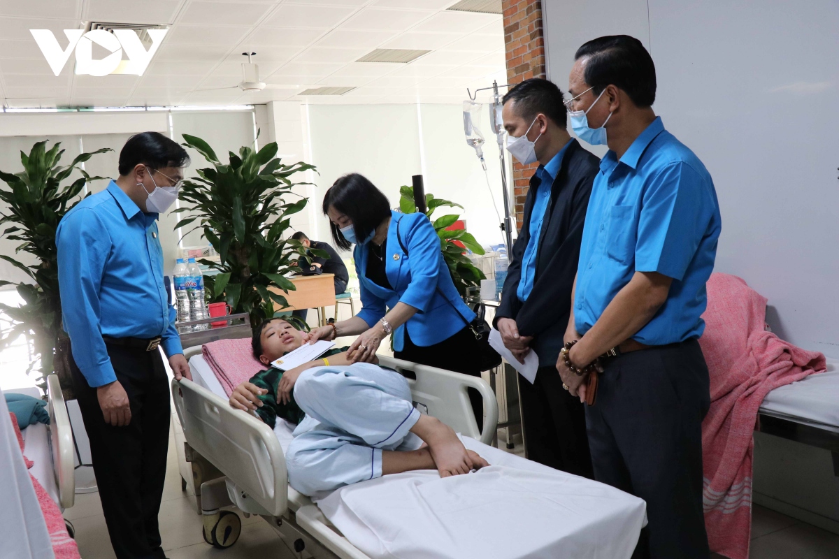 ho tro cac nan nhan vu nhiem doc methanol o bac ninh hinh anh 1