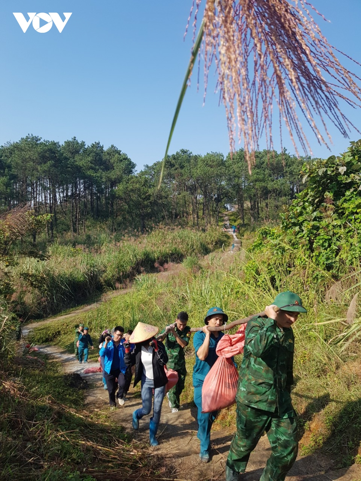 bo doi bien phong - cho dua vung chac cho dong bao vung cao hinh anh 2