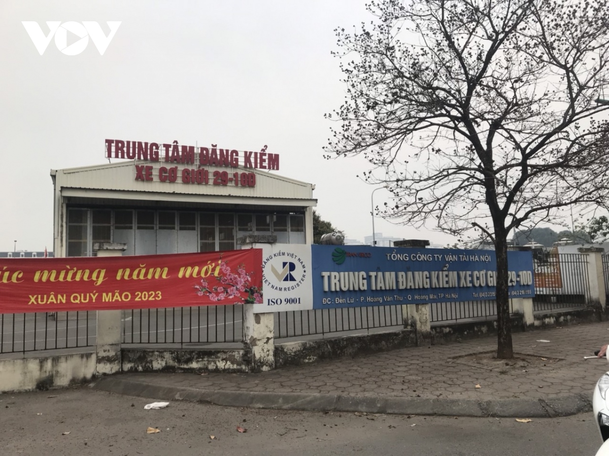 ha noi tai dien canh xep hang cho dang kiem trong dem hinh anh 7