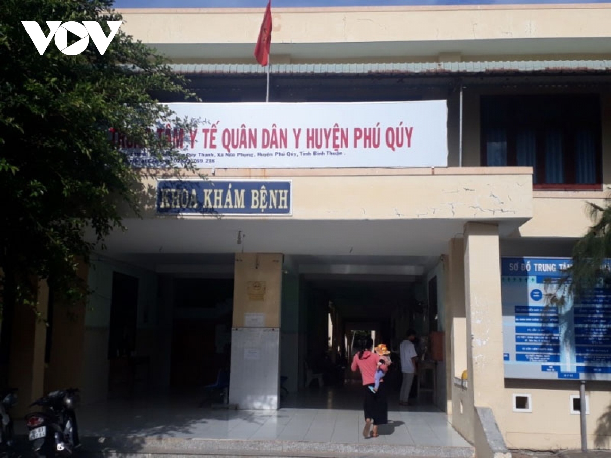 Dieu truc thang tim kiem cuu nan thuyen vien gap nan tai dao phu quy hinh anh 1