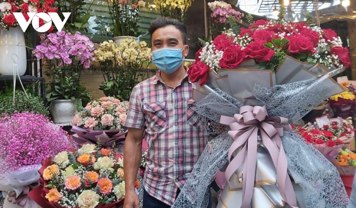ngay 8 3 gia hoa tuoi tang 2-3 lan hinh anh 1