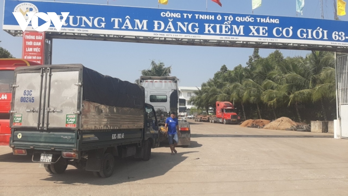 Dang kiem xe co gioi tai tien giang noi vang khach, cho qua tai hinh anh 4