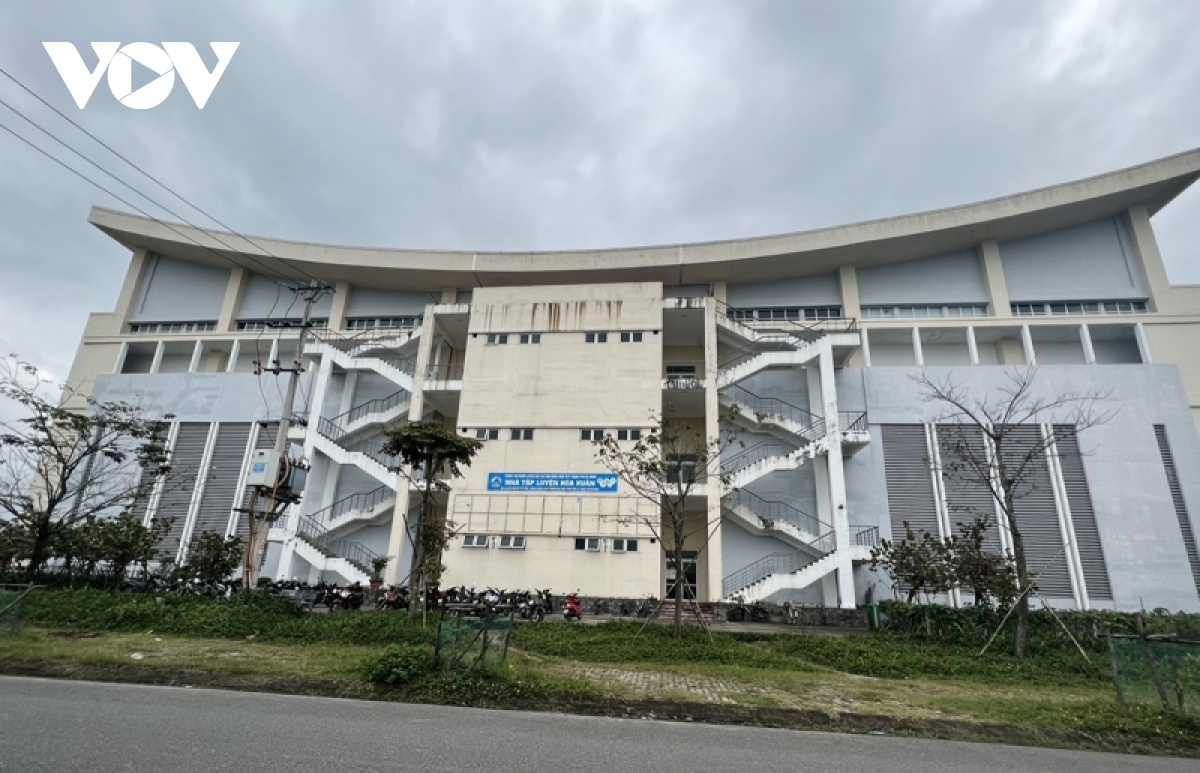 Da nang thu hoi quyet dinh khen thuong 2 can bo dang bi ky luat hinh anh 2