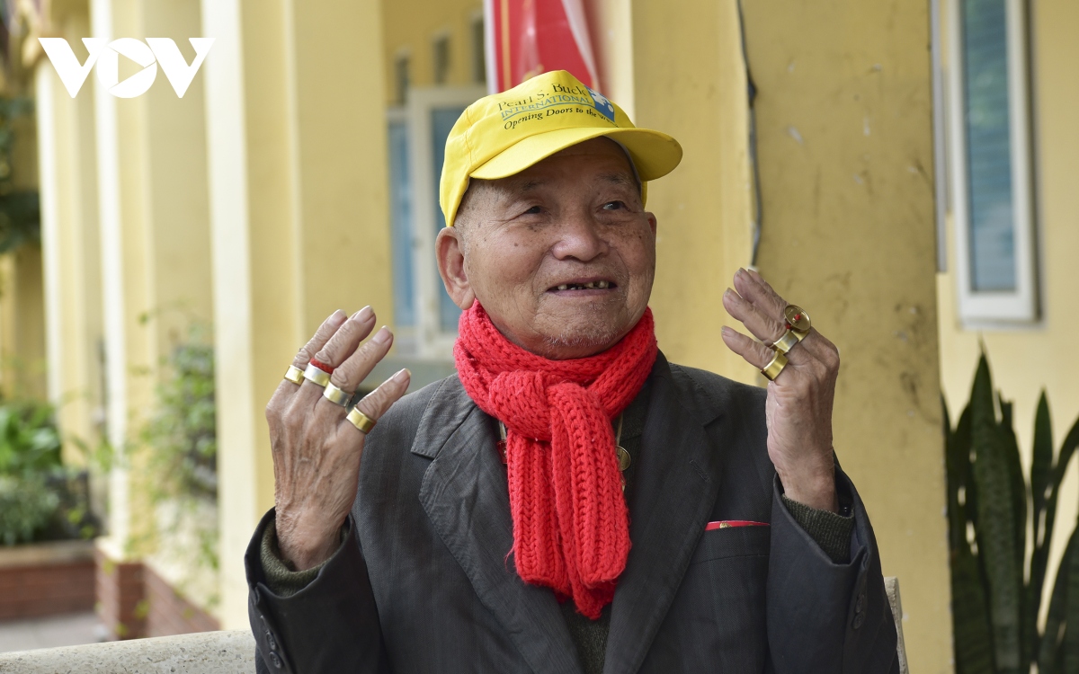 ngay 8 3 cua nhung cu ba neo don o noi trao gui yeu thuong hinh anh 5