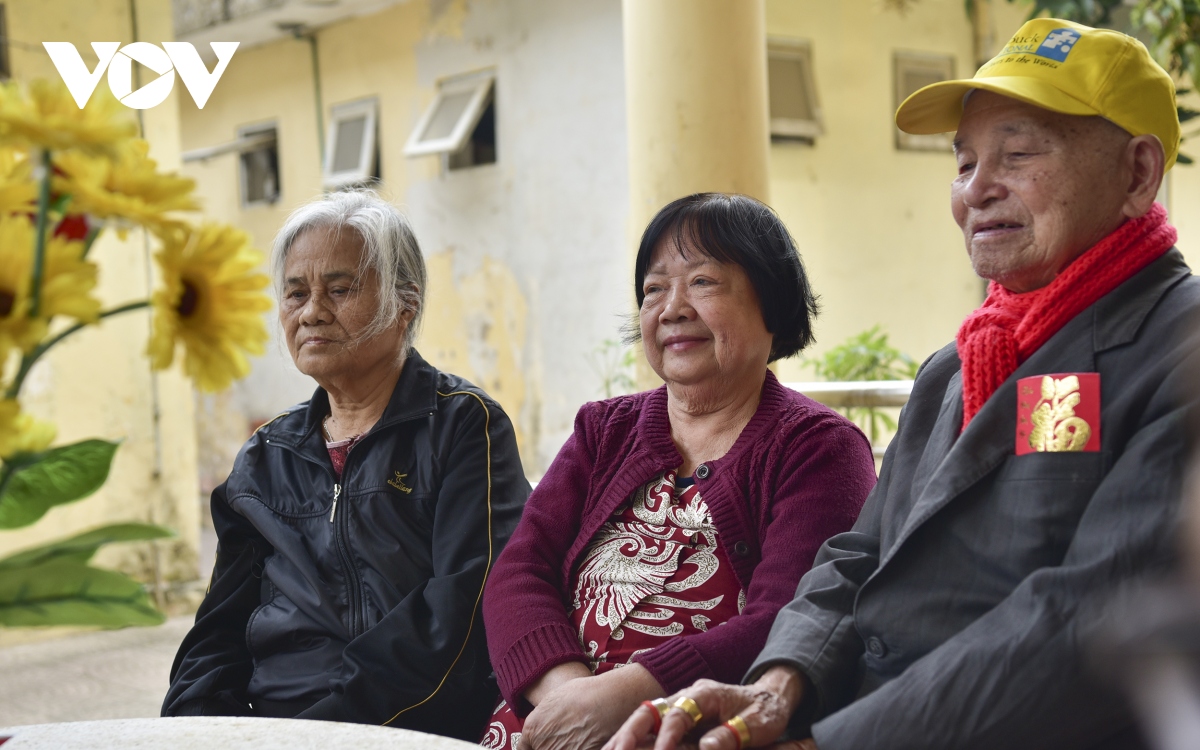 ngay 8 3 cua nhung cu ba neo don o noi trao gui yeu thuong hinh anh 6