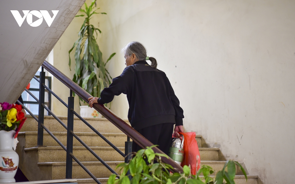 ngay 8 3 cua nhung cu ba neo don o noi trao gui yeu thuong hinh anh 11