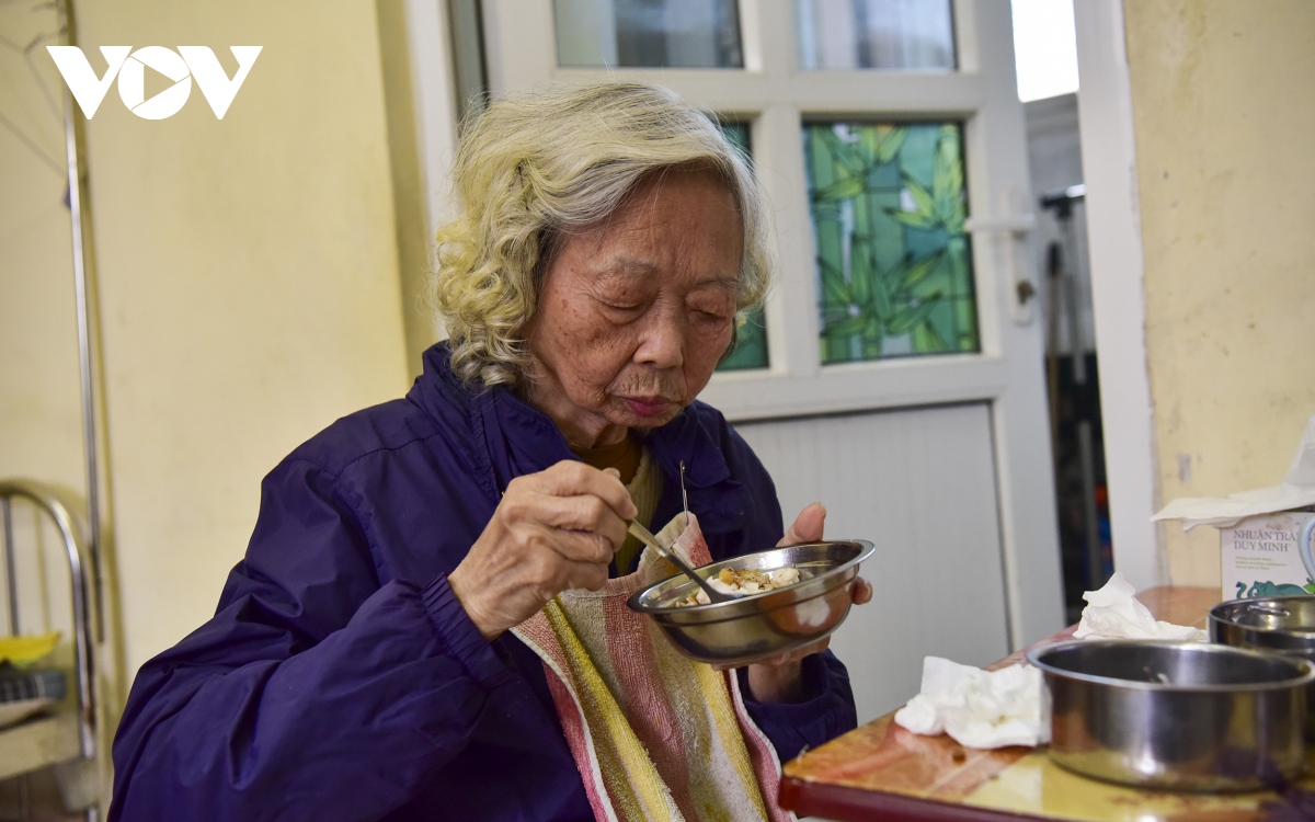 ngay 8 3 cua nhung cu ba neo don o noi trao gui yeu thuong hinh anh 12