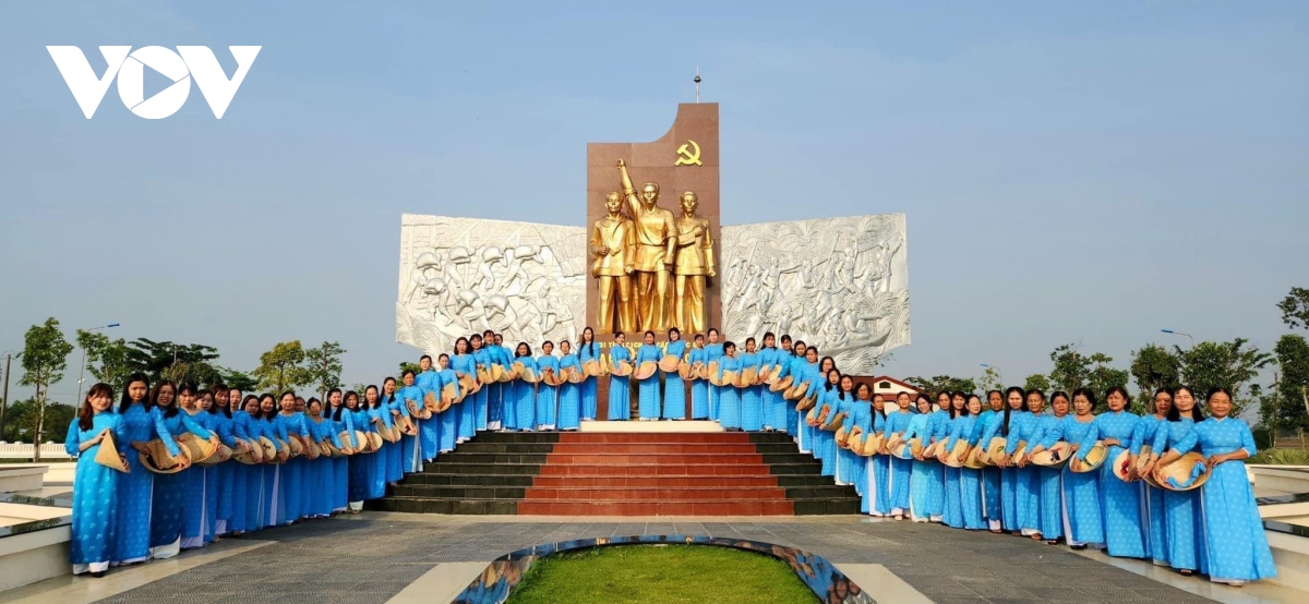 tham di tich lich su - van hoa qua cuoc thi duyen dang Ao dai hinh anh 2