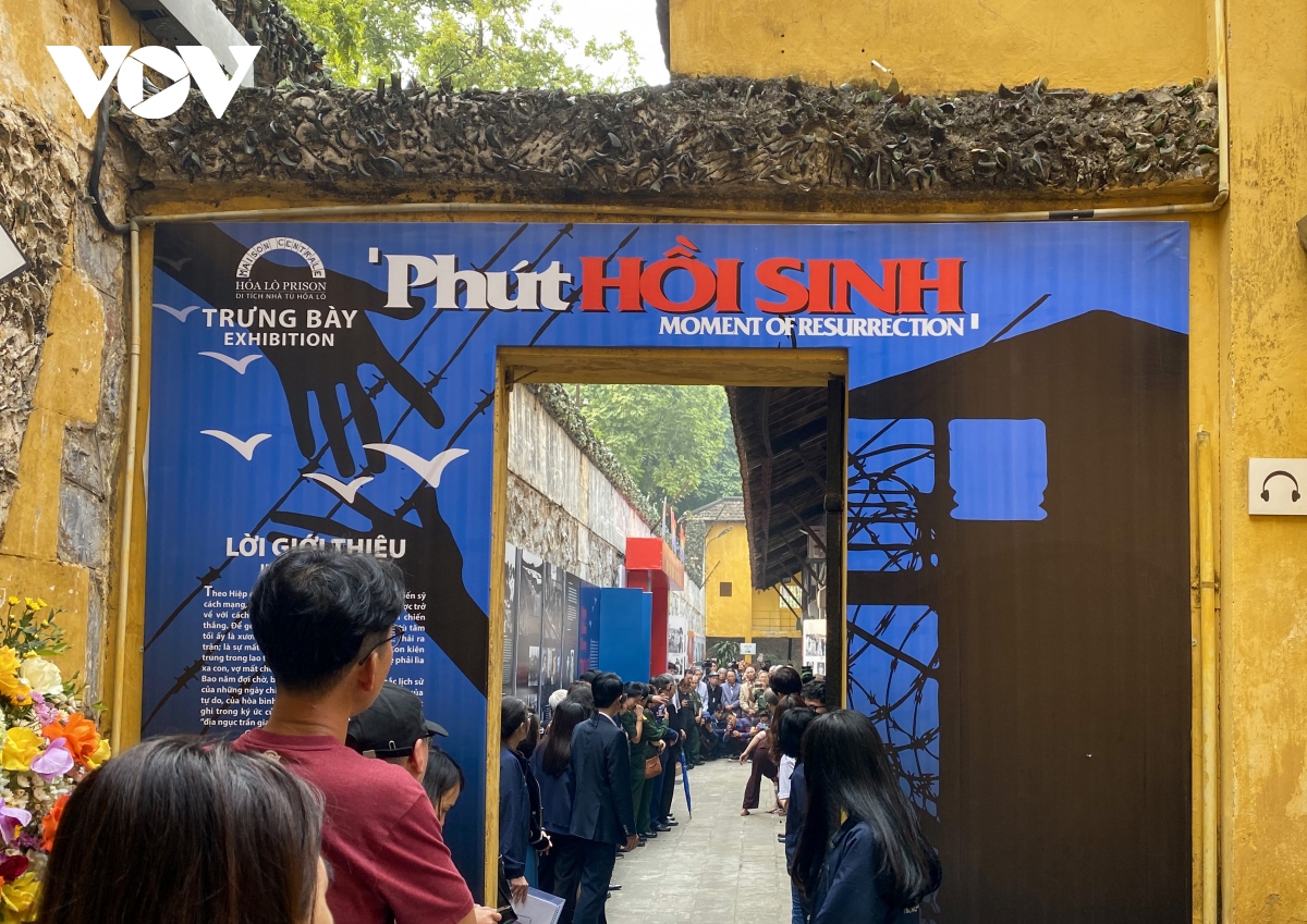 xuc dong xem trien lam phut hoi sinh o nha tu hoa lo hinh anh 1