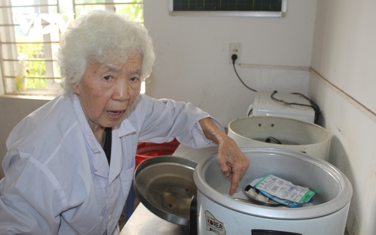 can canh phong kham thu y mien phi cua ba giao 90 tuoi o ha noi hinh anh 10