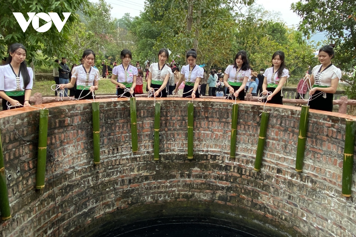 Dac sac le hoi nang han cua nguoi thai trang o lai chau hinh anh 2