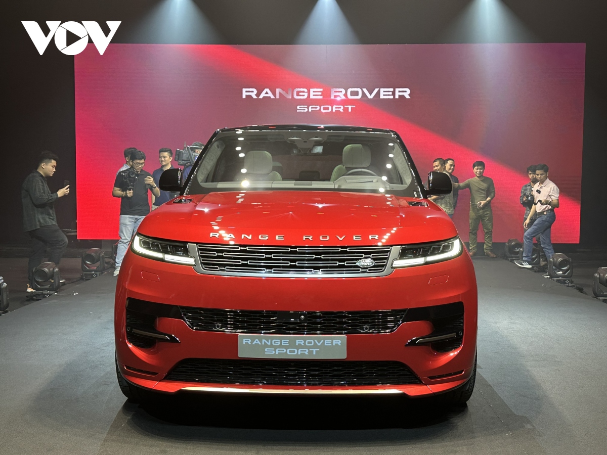 range rover sport moi chot gia tu hon 7,3 ty dong hinh anh 1