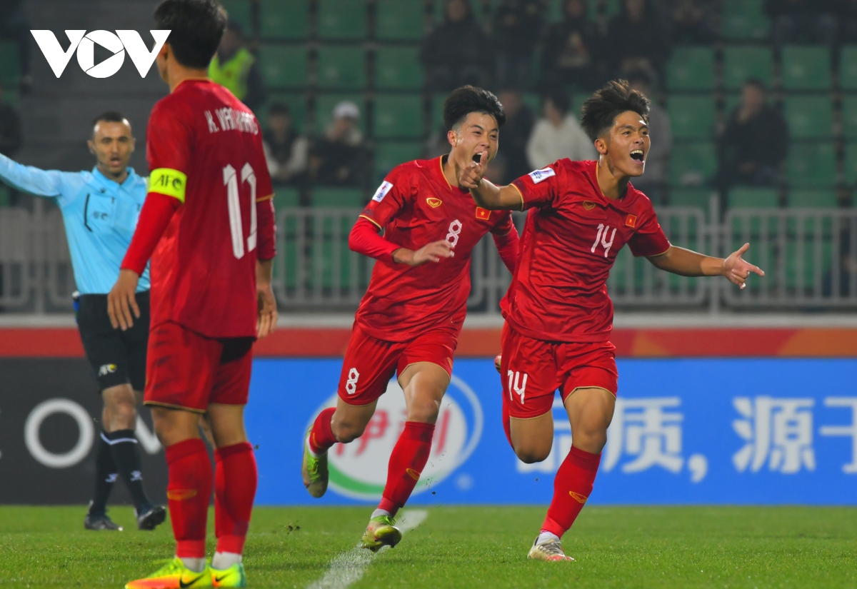 hlv troussier bo sung 4 cau thu u20 de cai thien diem yeu cua u23 viet nam hinh anh 2