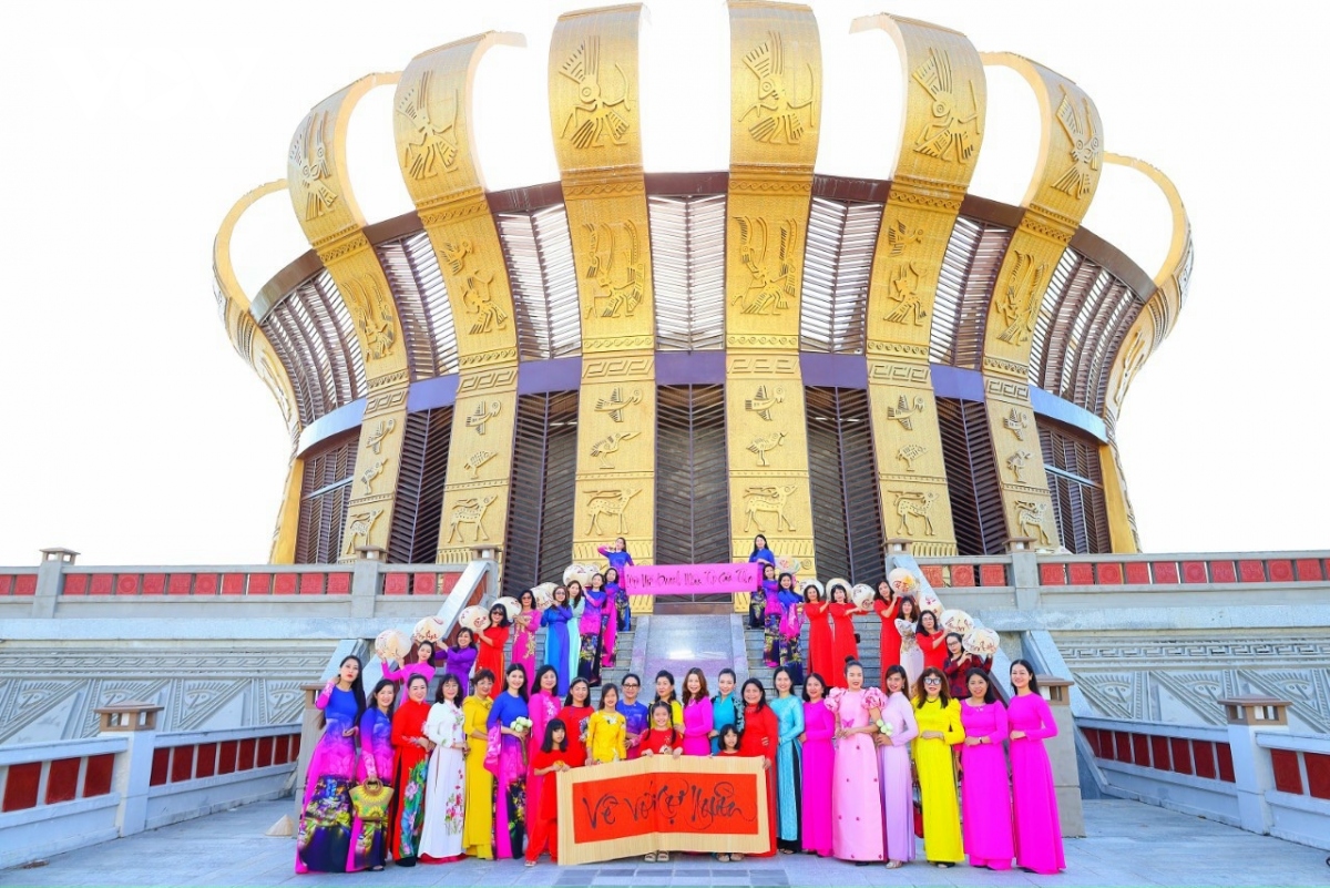 tham di tich lich su - van hoa qua cuoc thi duyen dang Ao dai hinh anh 1