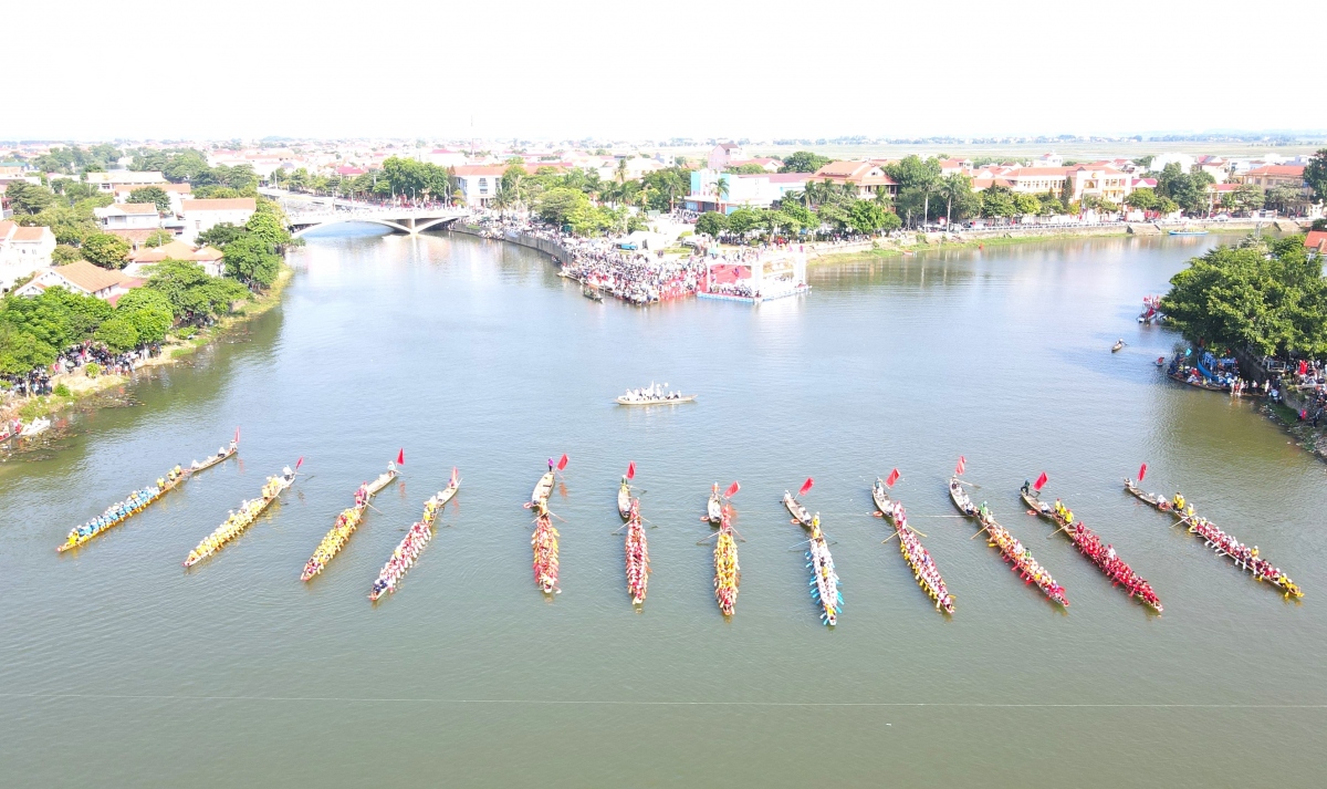 Lễ Hội Đua Thuyền Trên Sông Kiến Giang 2023: Hòa Mình Vào Sắc Màu Văn Hóa Đặc Sắc
