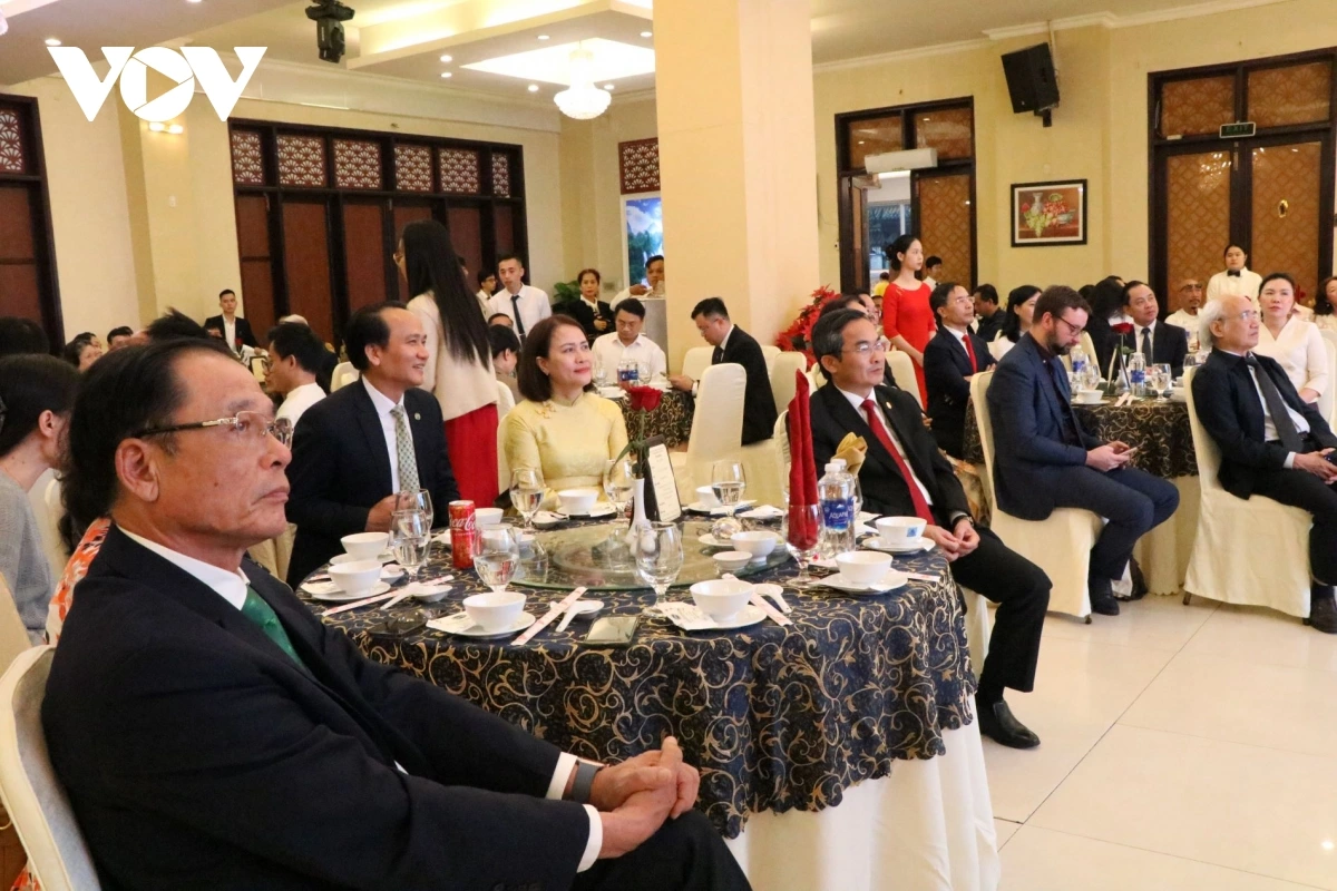 Đại biểu tham dự buổi gặp mặt.JPG