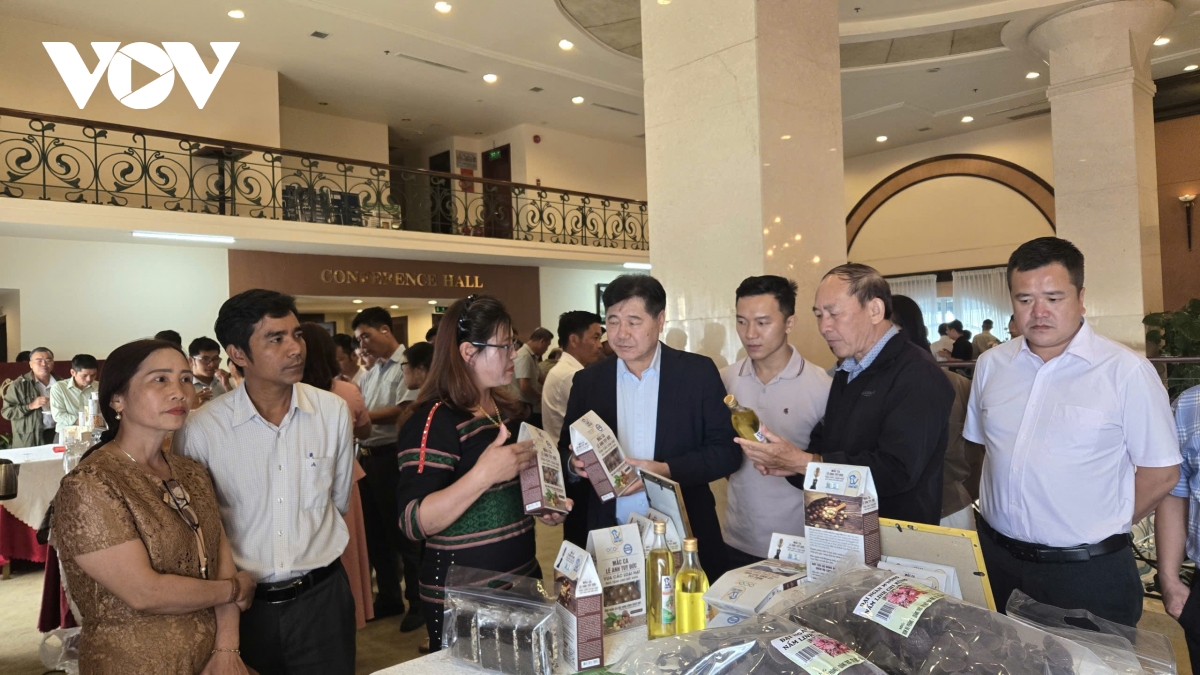 Các sản phẩm OCOP của Lâm Đồng trưng bày, giới thiệu, quảng bá tại các hội nghị..jpg