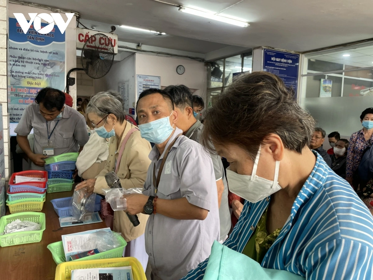 benh_vien_huy_dong_ca_luc_luong_bao_ve_vao_ho_tro_khau_phat_thuoc_trong_gio_cao_diem.jpg