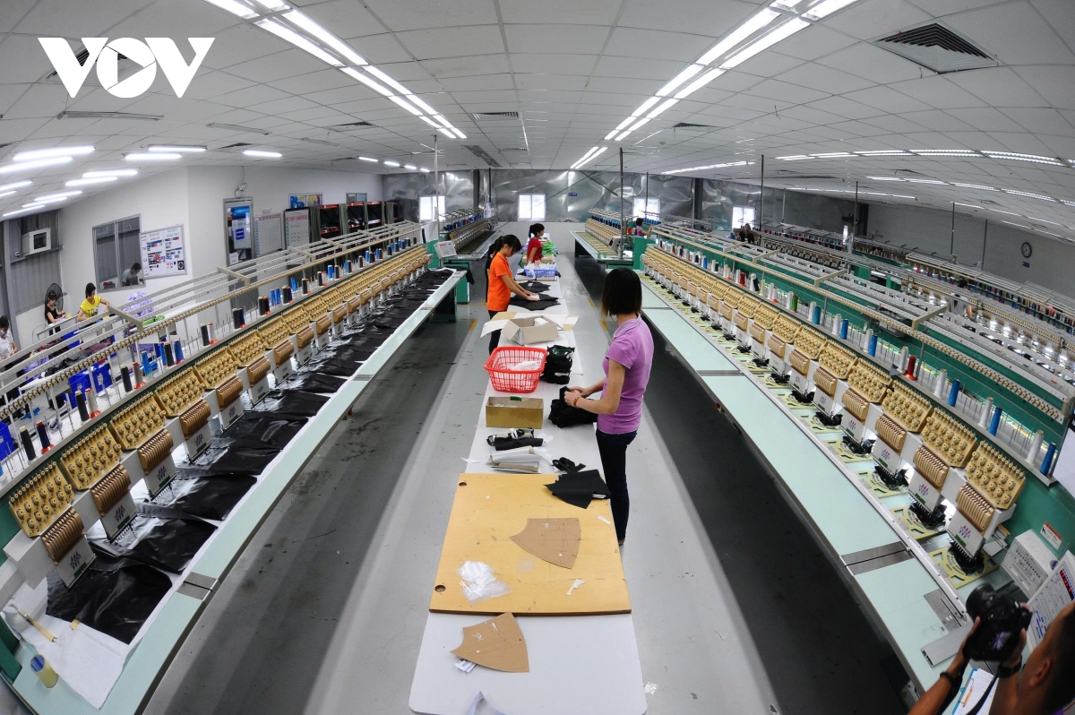 TS. Bùi Sỹ Lợi cho rằng, muốn người lao động quay trở lại làm việc sau kỳ nghỉ Tết, doanh nghiệp phải bảo đảm đầy đủ chính sách, chế độ, tiền lương, tiền thưởng và các điều kiện an sinh cơ bản (Ảnh minh họa)