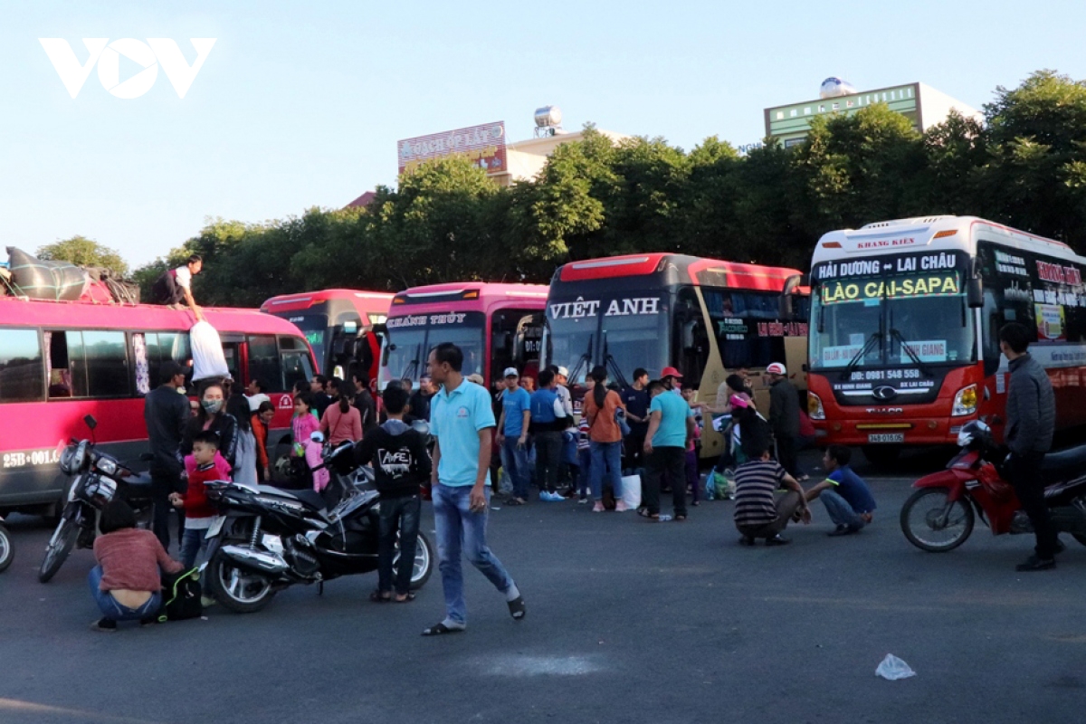 Các phương tiện ở Lai Châu sẵn sàng tăng cường, quay đầu phục vụ để giải quyết ùn ứ khách