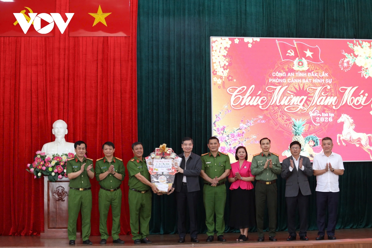 tham_chuc_tet_phong_canh_sat_hinh_su-_cong_an_tinh_dak_lak_.jpg