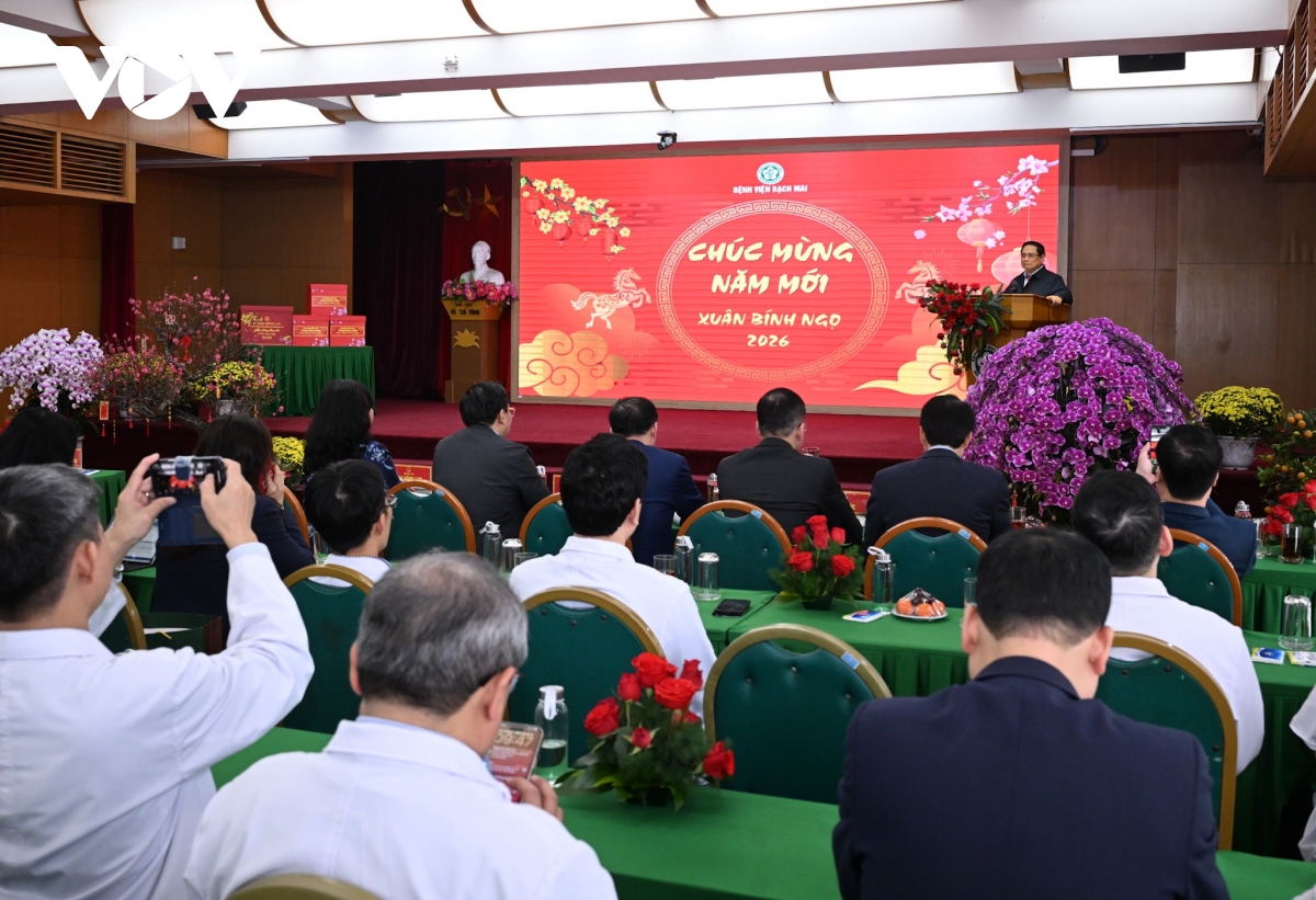 thu_tuong_pham_minh_chinh_tham_benh_vien_bach_mai.jpg