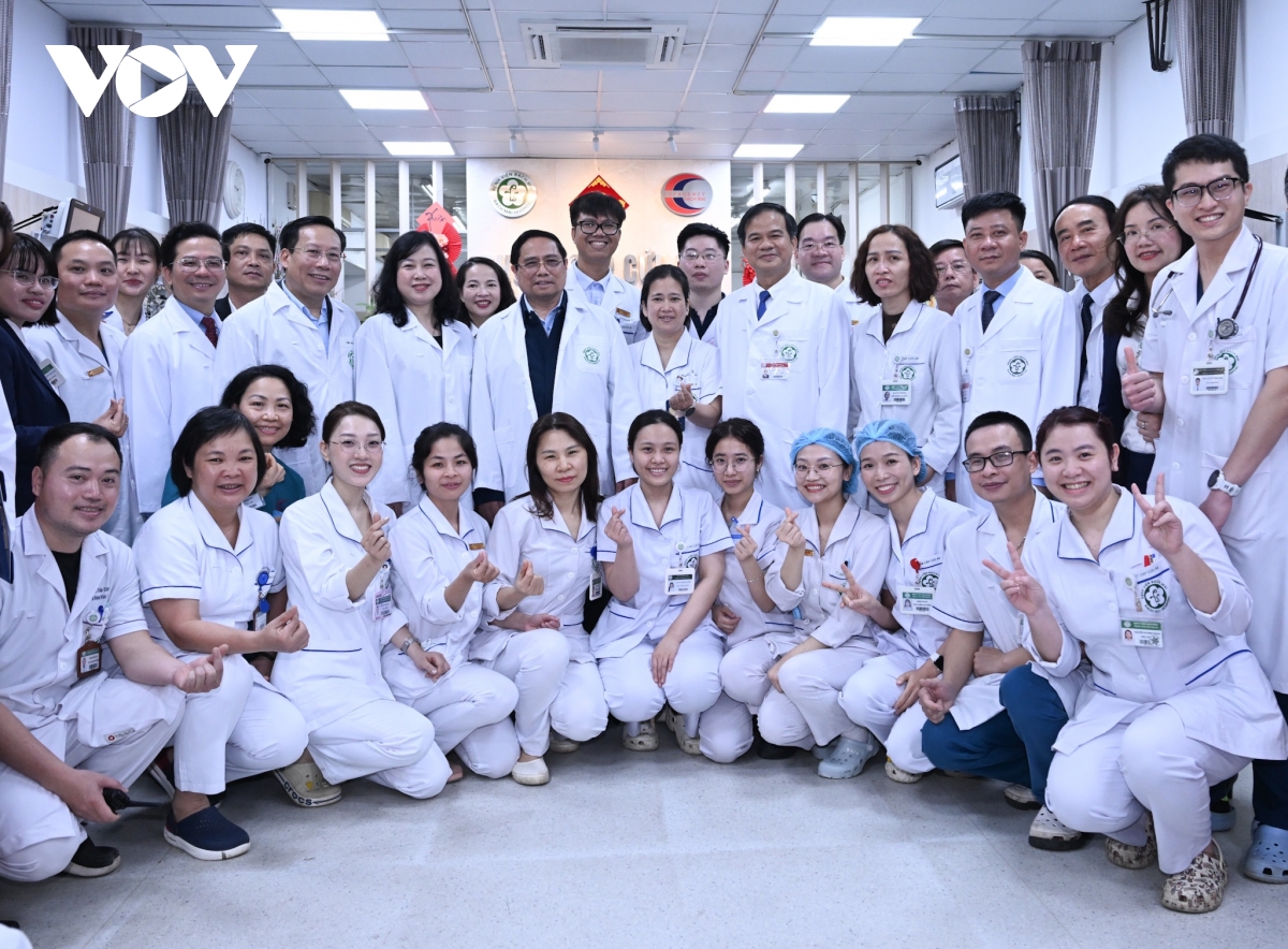 thu_tuong_pham_minh_chinh_tham_benh_vien_bach_mai_2.jpg