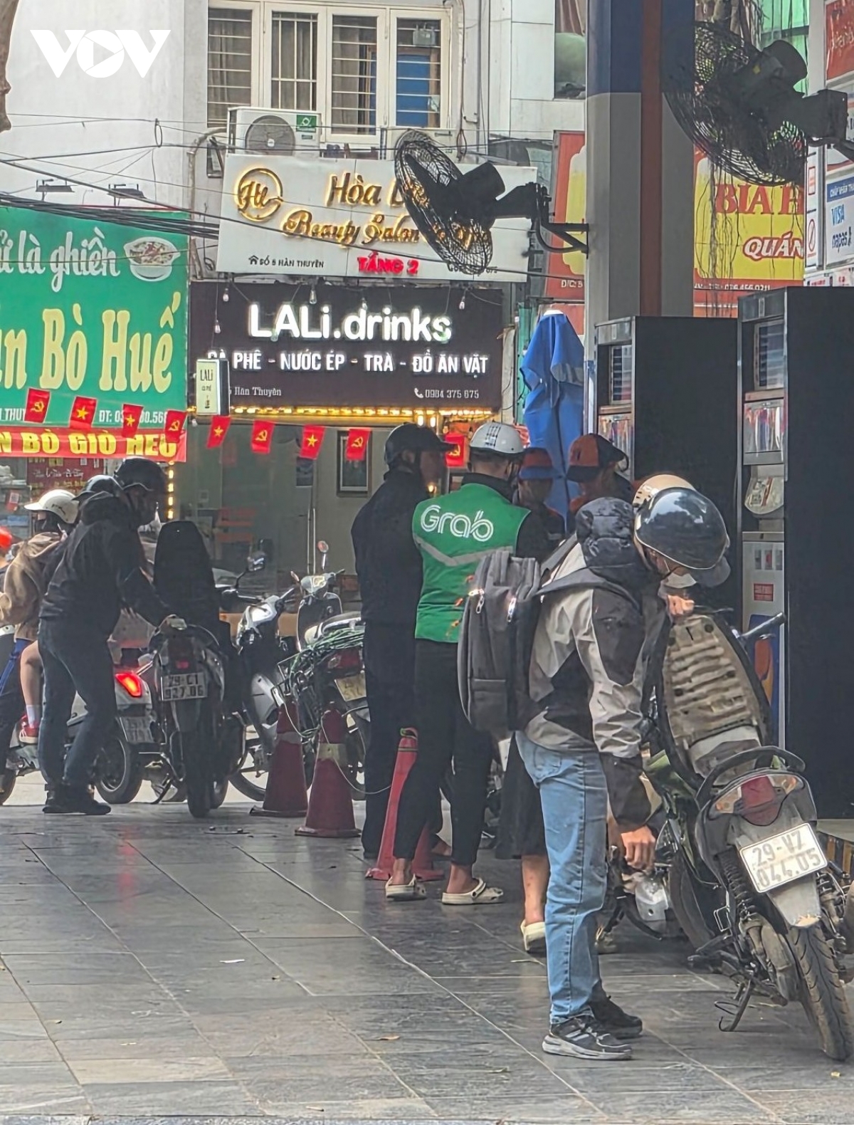 ... không còn cảnh xếp hàng dài mua xăng nữa.