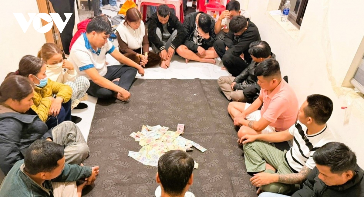 Các đối tượng liên quan lúc bị bắt- Ảnh Công an Quảng Trị.jpg