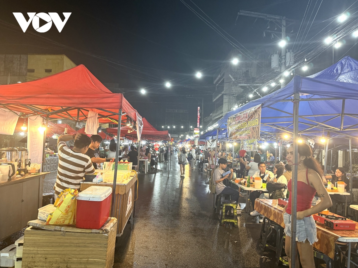 Giá cả nhiều mặt hàng tăng do giá dầu tăng ở Philippines- Ảnh minh họa một khu chợ ở Philippines- VOV Jakarta.jpg