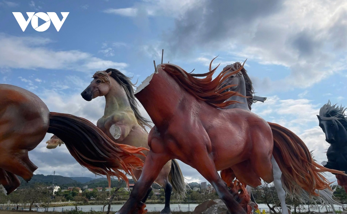 Linh vậy bị gãy đầu.jpg