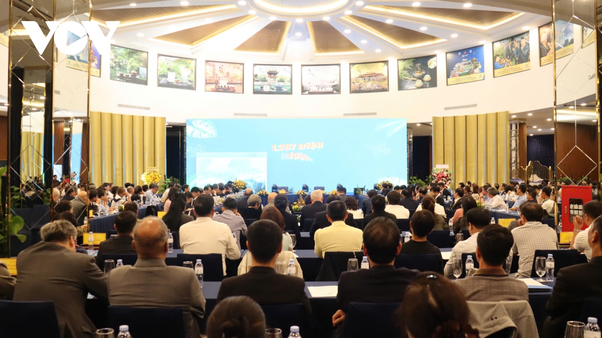 Toàn cảnh buổi làm việc giữa lãnh đạo tỉnh Lâm Đồng với các nhà đầu tư có dự án đang triển khai trên địa bàn, chiều 1_3..jpg