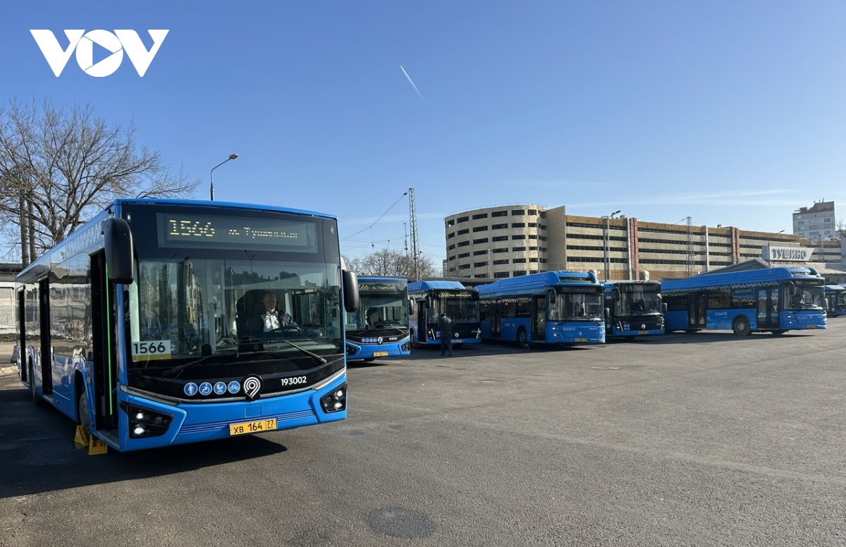 _2_tuyen_dau_tien_khai_truong_trong_ngay_14_3_bao_gom_25_xe_buyt_hien_dai.jpg