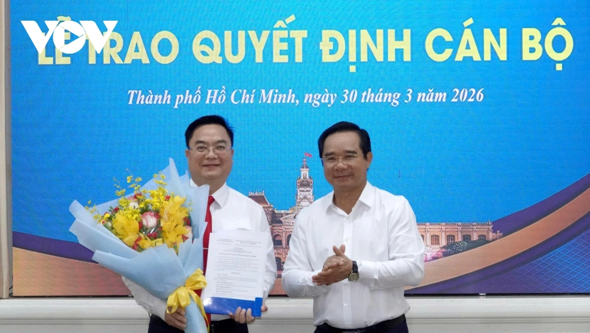 chu_tich_ubnd_tphcm_nguyen_van_duoc_trao_quyet_dinh_20260330084532.jpg