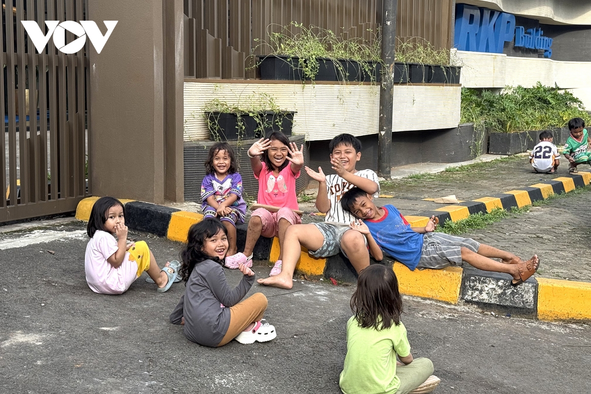 Khoảng 70 triệu người Indonesia dưới 16 tuổi mất quyền truy cập vào một số nền tảng mạng xã hội " rủi ro cao".