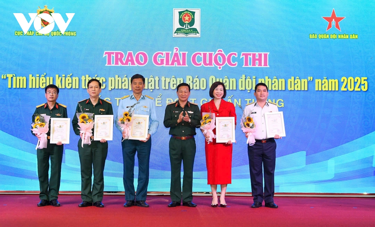 lan_toa_tinh_than_thuong_ton_phap_luat_qua_cuoc_thi_tren_bao_qdnd_4.jpeg