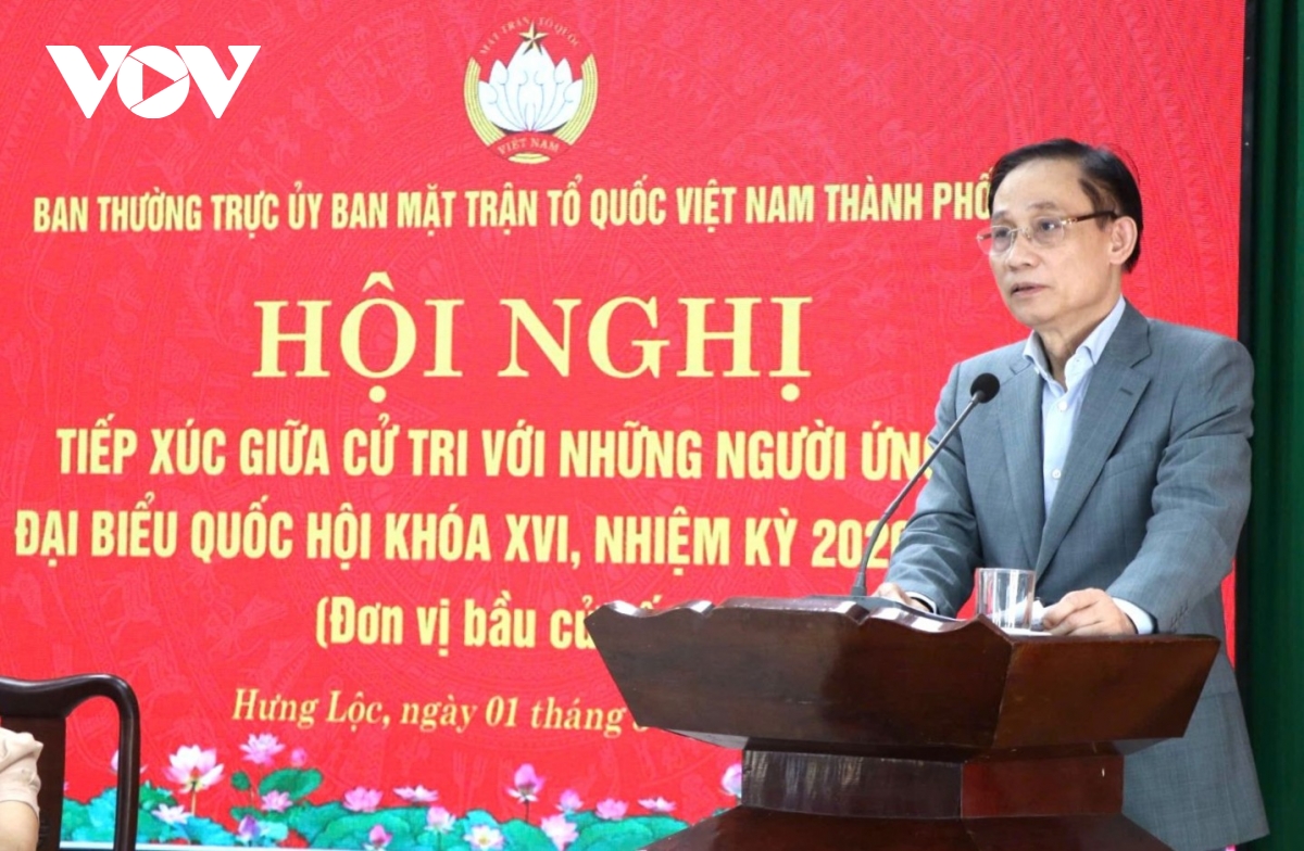 ong_le_hoai_trung_bo_tuong_bo_ngoai_giao_tai_diem_bau_cu_xa_hung_loc_thanh_pho_hue.jpg