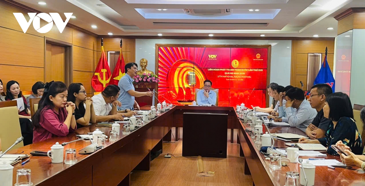 Phó Tổng Giám đốc VOV Pham Mạnh Hùng - Trưởng Ban Tổ chức Liên hoan, đã chủ trì cuộc họp với các đơn vị liên quan