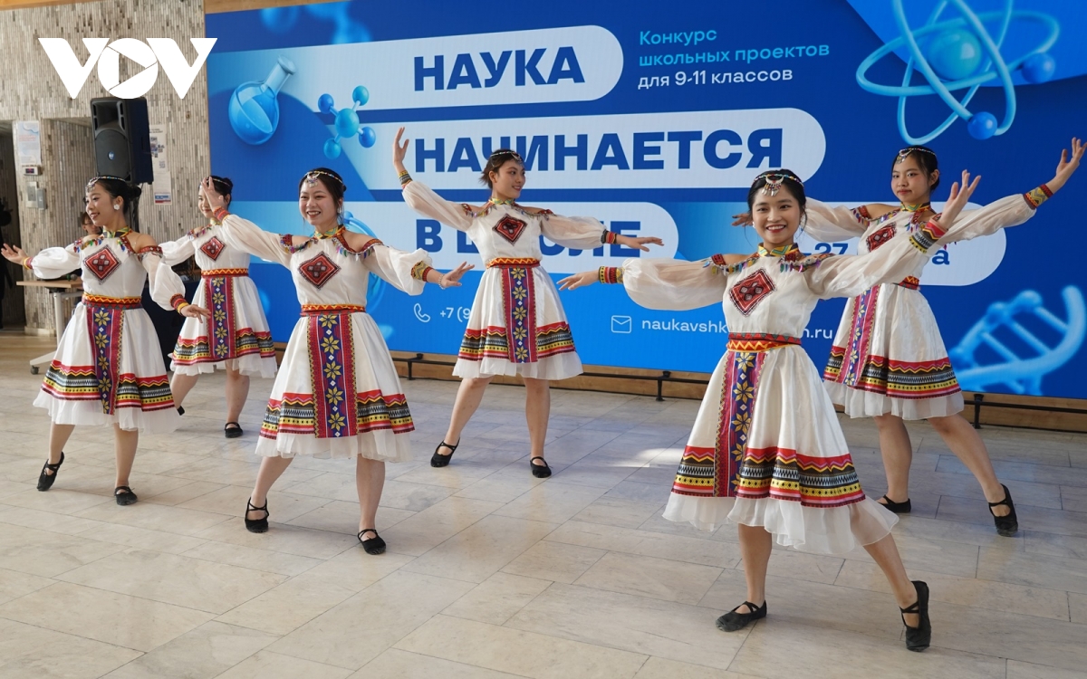 sinh vien Viet Nam tai Nga, nguoi Viet tai Nga, tuan le van hoa Viet Nam tai RUDN (Nga) -vov.jpg