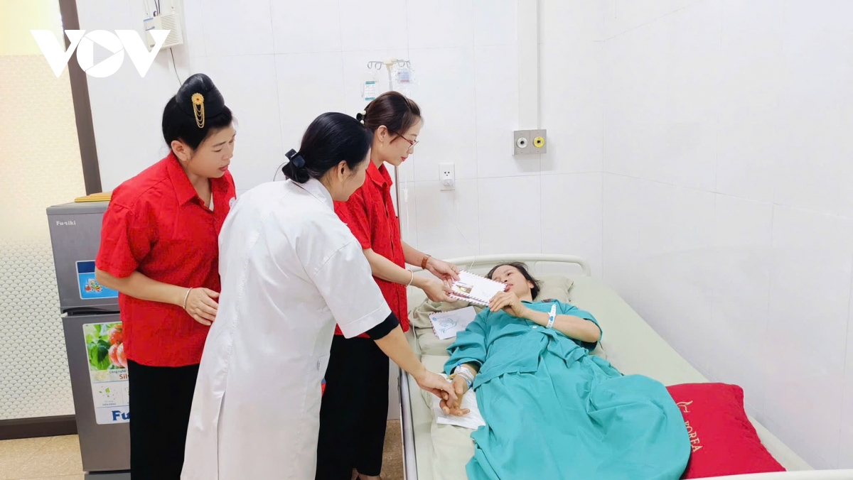chi_tinh_nhan_duoc_nhieu_su_quan_tam_dong_vien_tu_nguoi_than_xom_gieng_va_cong_dong.jpg