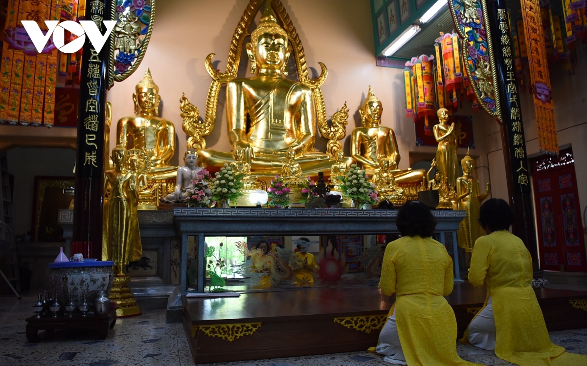 chua Viet tai Thai Lan, chua Khanh Tho, ben trong chua, cung lay -vov.jpg