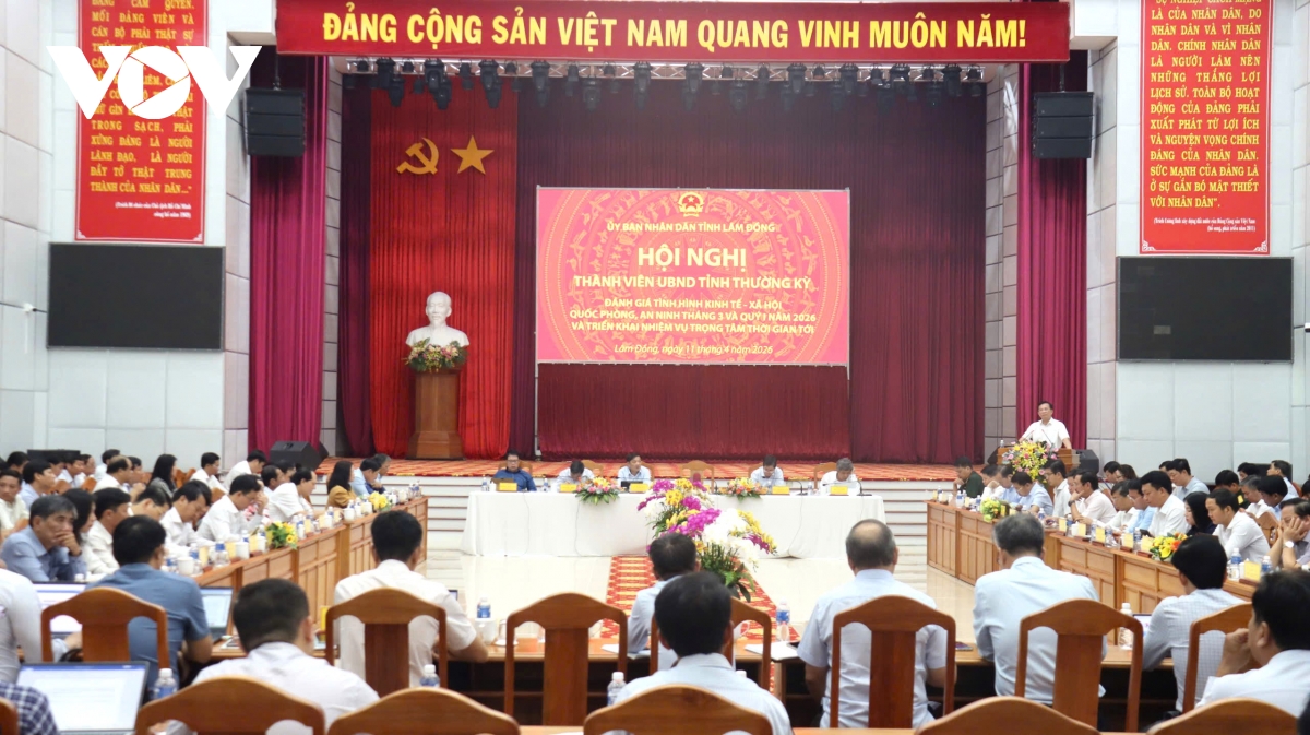 lam_dong_hop_ban_thao_go_kho_khan_thuc_day_tang_truong_1.jpg